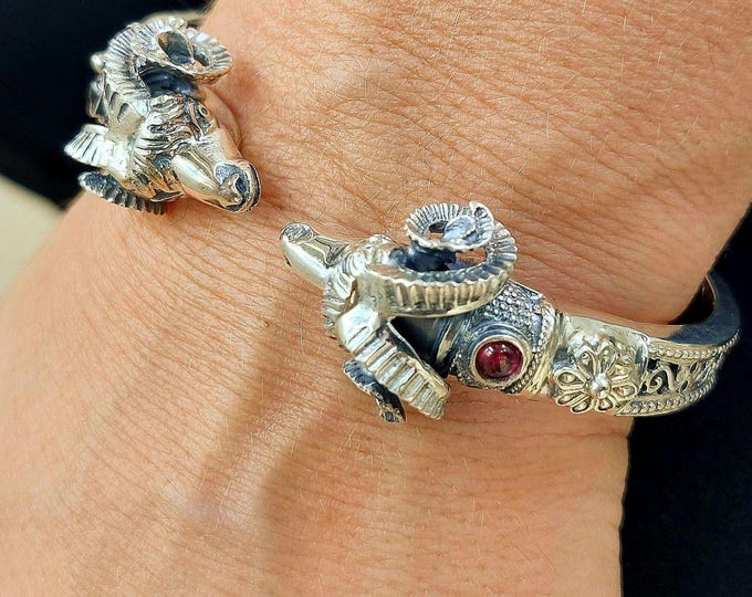 Ram bracelet in sterling silver 925 with garnet or lapis gemstones and byzantine decorations, animal bracelet, silver cuff bracelet