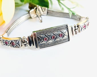 Handmade Byzantine bracelet with garnets in silver 925