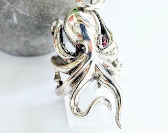 Playful octopus ring, sterling silver 925, ocean inspired jewellery, unisex sea-creature accessory