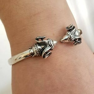 Pulsera con cabeza de carnero en plata de ley 925, brazalete ajustable.