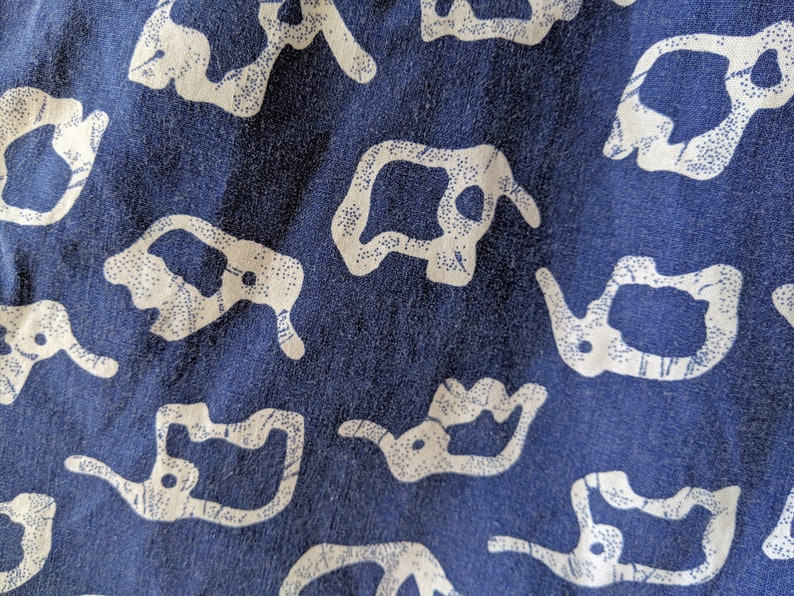 Vintage 80s All-Over Elephant Pattern Print Shorts Blue White Beach Board Bottoms Pockets Cotton Mens Medium