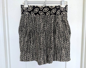 Vintage 80s COMPONIX Boho Pantalones Cortos de Alta Cintura Africano Mud Cloth Boho Tribal Negro Patrón Impresión Flowy Rayon Summer Festival Mujeres 10 USA
