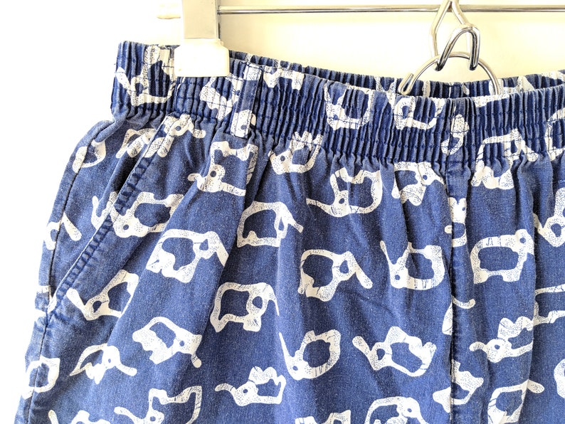 Vintage 80s All-Over Elephant Pattern Print Shorts Blue White Beach Board Bottoms Pockets Cotton Mens Medium