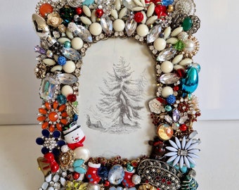 Marco de fotos navideño con joyas, hecho a mano con joyas recicladas y vintage, marco de fotos con joyas