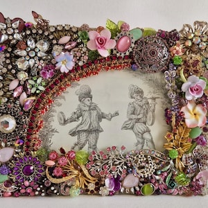 Jeweled Vintage Blumen-Fotorahmen Bild, handgefertigt mit Upcycled & Vintage Schmuck, Jeweled Fotorahmen