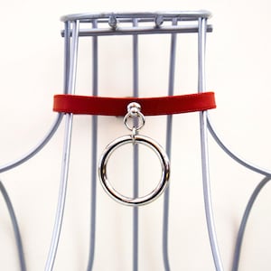 Red leather collar with o-ring _ choker, buckle collar, goth, alternative | variations: black, white, patent, synthetic, vegan