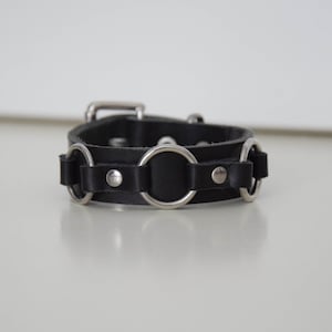 Black leather cuff with three o-rings, buckle bracelet, rings cuff, o-ring, goth, gothic, alternative, punk