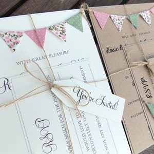 Invitación de boda rústica. Invitación única Bunting Country Cottage Boda en tarjeta kraft con cordel de yute