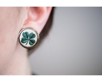 Button earring clover lucky bunny, St-Patrick earrings , Irish, mix match earrings -handmade in Montreal, TableWear, Katy Lemay