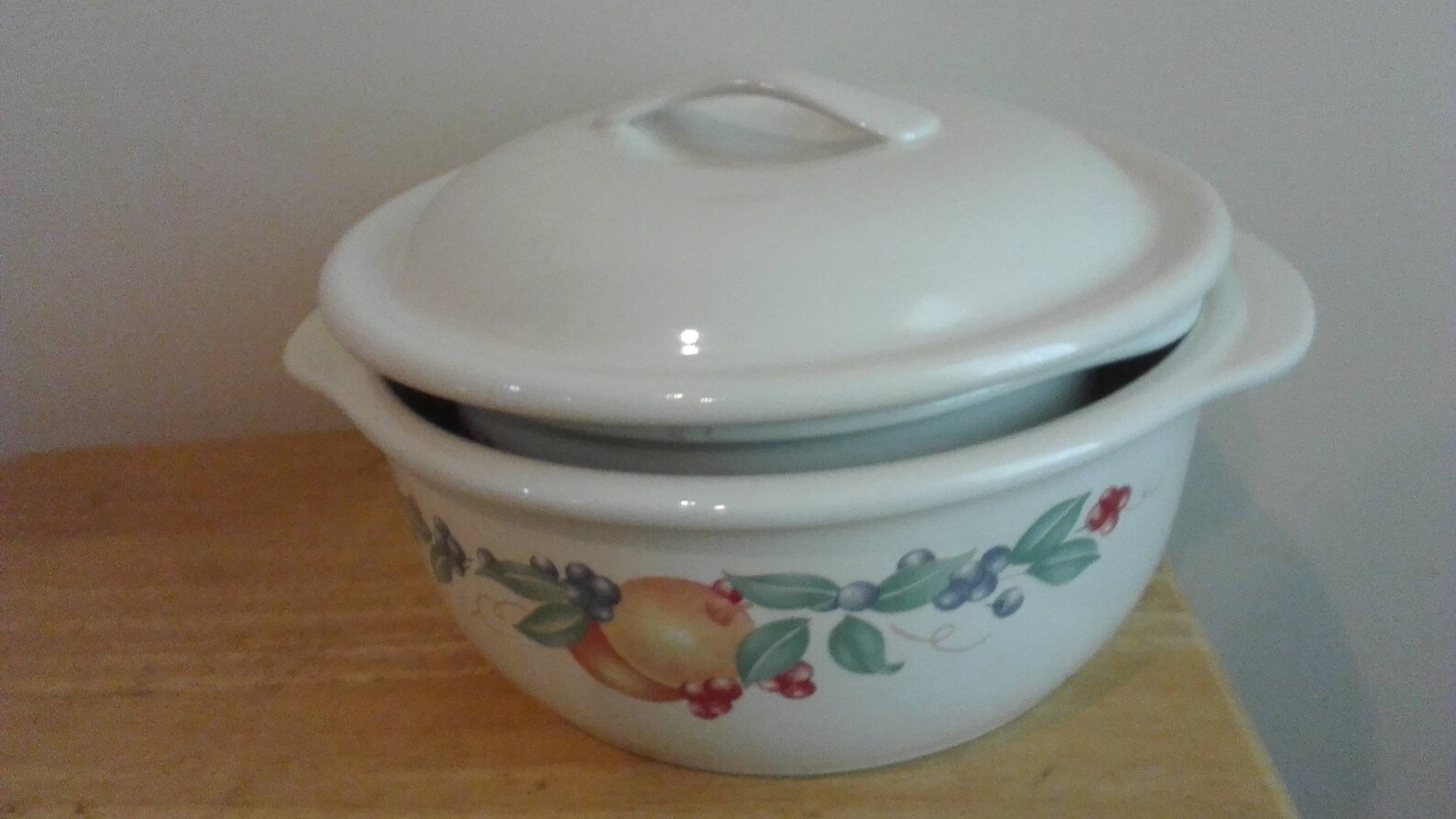 Corelle coordinates stoneware casserole dishes with lids. Etsy