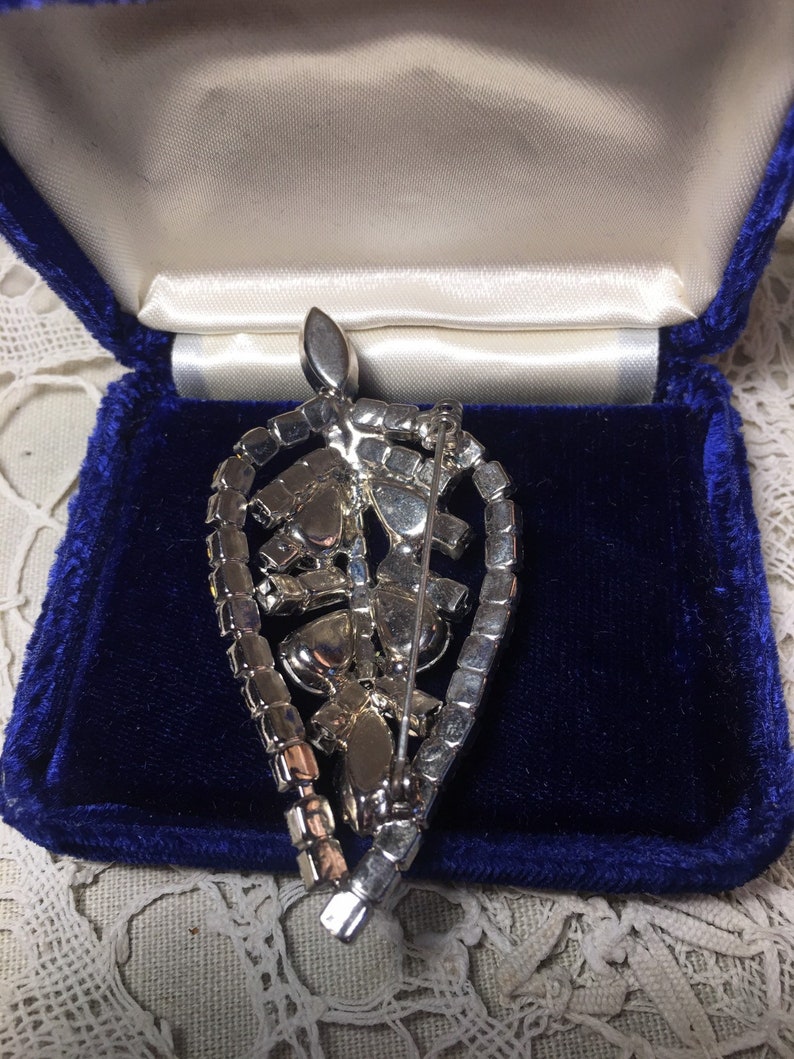 Vintage Leaf Brooch-Statement Jewelry-Collectible Jewelry-Scarf Fur Brooch-Over sized Brooch-Rhinestone Jewelry-Costume Jewelry