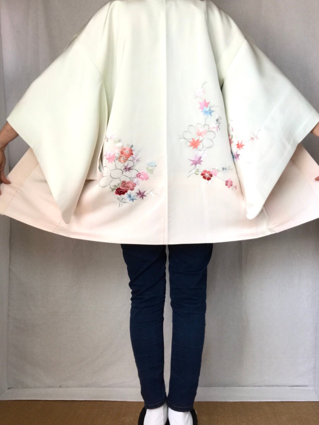 Vintage 70s 80s Red White Gold Floral Embroidered Haori Kimono 6 XS