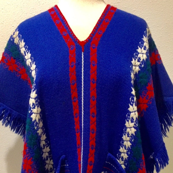 Boho 1960's Hand Woven Fringed Poncho Snowflake Pattern  / Festival / Hippie Poncho / Wrap / Gaban / Serape by ITA