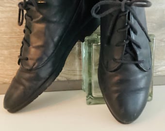 Vintage 'Munro Sport' American Footwear Black Leather Ankle Boots Women's Size 6 M