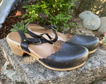 Classic 'Dansko' Mary Jane Style Clog Shoes / Black Leather Mary Jane Shoes EU Size 41 / US Size 10
