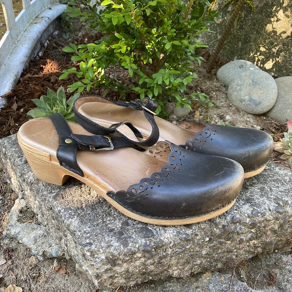 Classic 'Dansko' Mary Jane Style Clog Shoes / Black Leather Mary Jane Shoes EU Size 41 / US Size 10