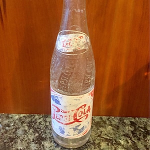 RARE 1946 / Duraglas / Spiraled Clear Glass / Pepsi - Cola 12 OZ. Bottle with Red / White and Blue Label