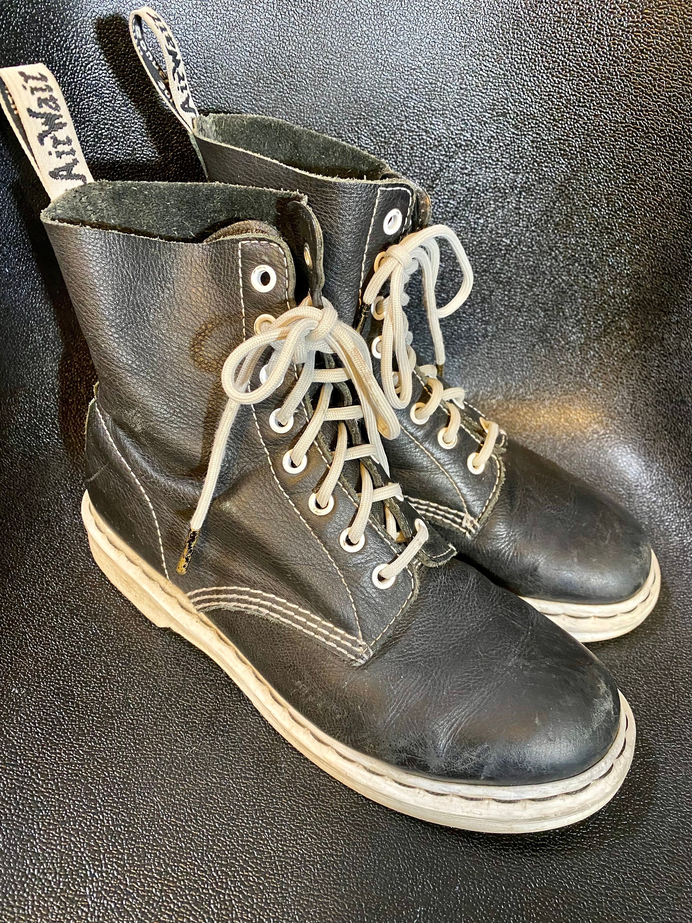 Classic Black Leather Dr. Marten Ankle Boots with White Chunky Soles Heels and Stitching Women s US Size 9 Etsy Osterreich