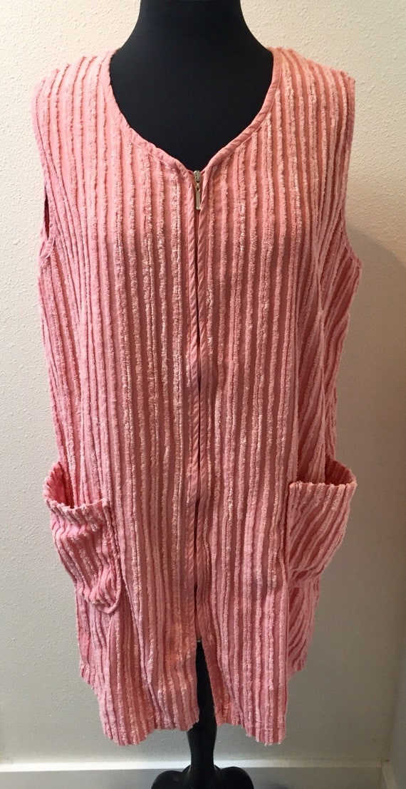 1970's Pink Chenille Sleeveless Spa Robe / Zipper