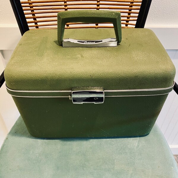 Vintage 'OshKosh' Olive Green Vinyl Train Case / Hard Case / Make-up Case