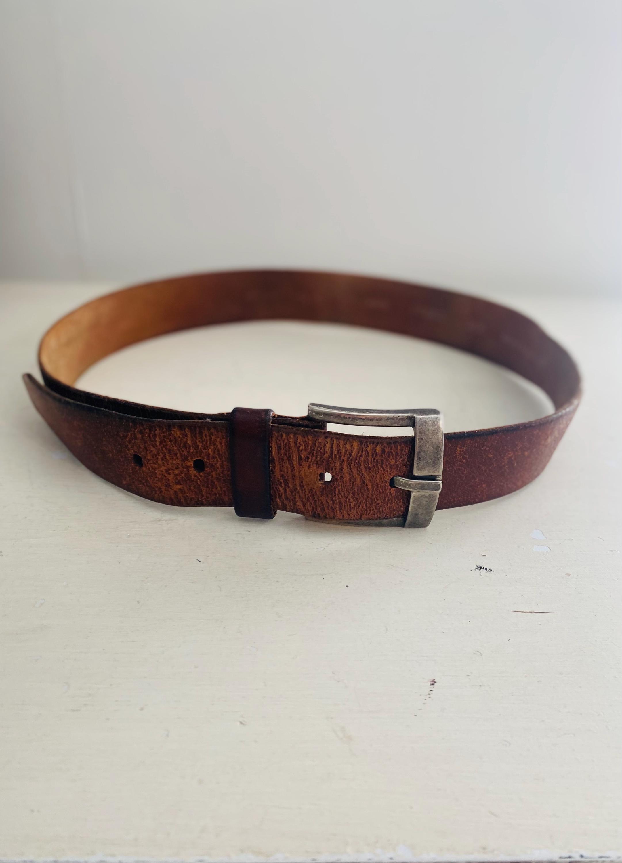 Fossil Vintage Women’s Size Large Brown Genuine Leather Western‎ Belt Animals Stylish brown genuine leather belt. Has cool western vibes  main image 4