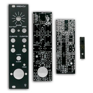 Puede incluir: Una placa de circuito impreso en blanco y negro con un panel negro y un chip negro. El panel tiene el texto "MIDI-CV" y "Erica Synth" impreso en él. La placa de circuito impreso tiene una variedad de componentes, incluyendo resistencias, condensadores y circuitos integrados.