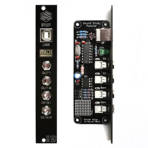 Puede incluir: Un convertidor MIDI a CV negro Sound Study Modular con un puerto USB, conectores MIDI de entrada y salida y cuatro conectores de 6,35 mm etiquetados como OUT 1, OUT 2, GATE 1 y GATE 2. El texto "Sound Study Modular" y "MIDI to CV" est&aacute; impreso en el dispositivo.