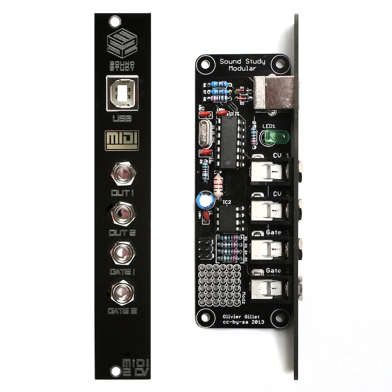 Puede incluir: Un convertidor MIDI a CV negro Sound Study Modular con un puerto USB, conectores MIDI de entrada y salida y cuatro conectores de 6,35 mm etiquetados como OUT 1, OUT 2, GATE 1 y GATE 2. El texto "Sound Study Modular" y "MIDI to CV" est&aacute; impreso en el dispositivo.