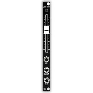 以下が含まれることがあります： ノブ、スライダー、および「UP」、「DOWN」、「OUT」というラベルの付いた3つのボタンが付いた黒いユーロラックモジュール。