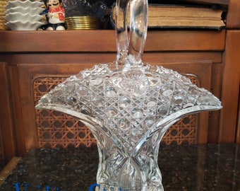 Vintage L. E. Smith &quot;Innovation&quot; 12&quot; basket in crystal