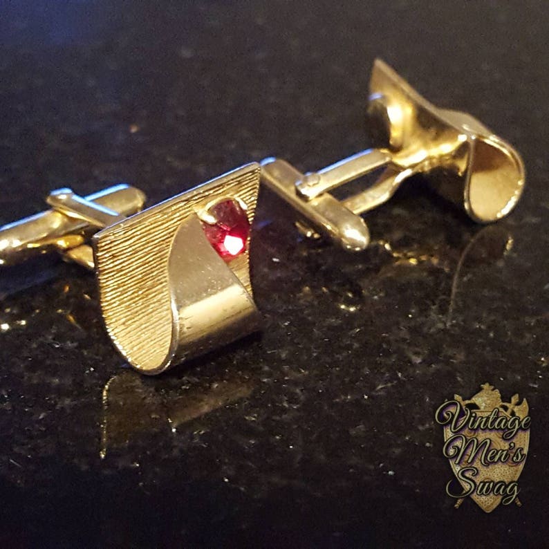 vintage cufflinks swank mid-century delux gold ribbon with red offered by Vintage Men/'s Swag fz-23
