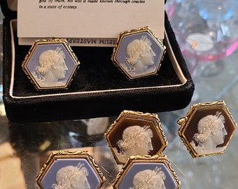 A sure eye-catcher! Vintage cufflinks  Dante Museum masterpieces &quot;Apollo&quot; incolay cameo style choice offered by Vintage Men&#39;s Swag
