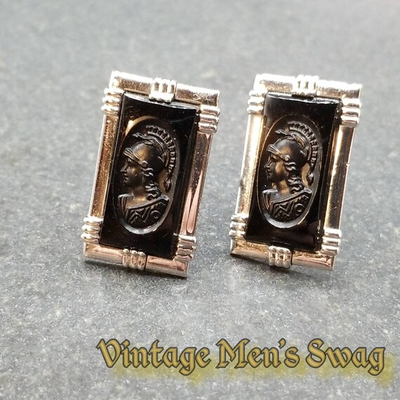 Boutons De Manchette Vintage Années 60 Gladiateur En émail Violet Plaqué Or - Occasion Bon état