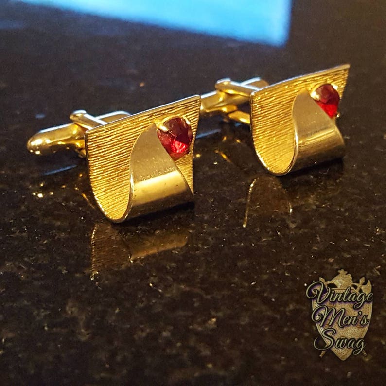 vintage cufflinks swank mid-century delux gold ribbon with red offered by Vintage Men/'s Swag fz-23