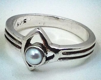 Vintage sterling silver and pearl ring