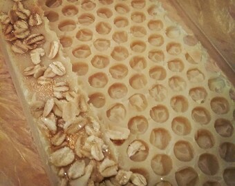Sapone al latte di capra con avena e miele
