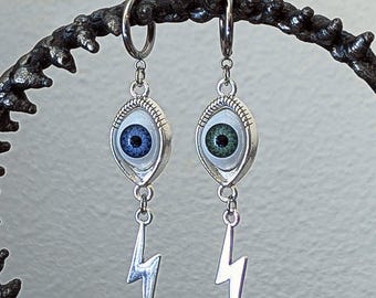 Pendientes Ziggy Stardust de David Bowie: Huggies con ojo y rayo desiguales