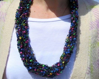 Einzigartige Multicolor gestrickte Faser Halskette Schal
