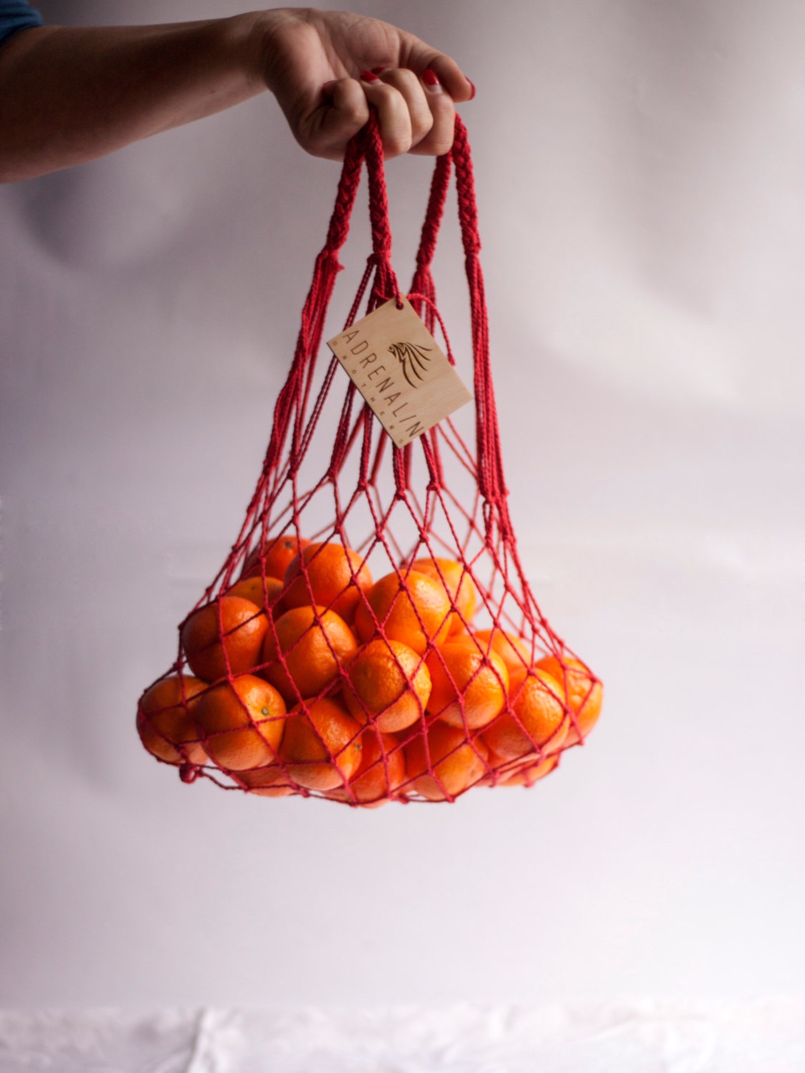 Авоська loewe. Фрукты в сетке. Авоська с мандаринами. Апельсины, сетка. Фото с авоськой мандаринов.
