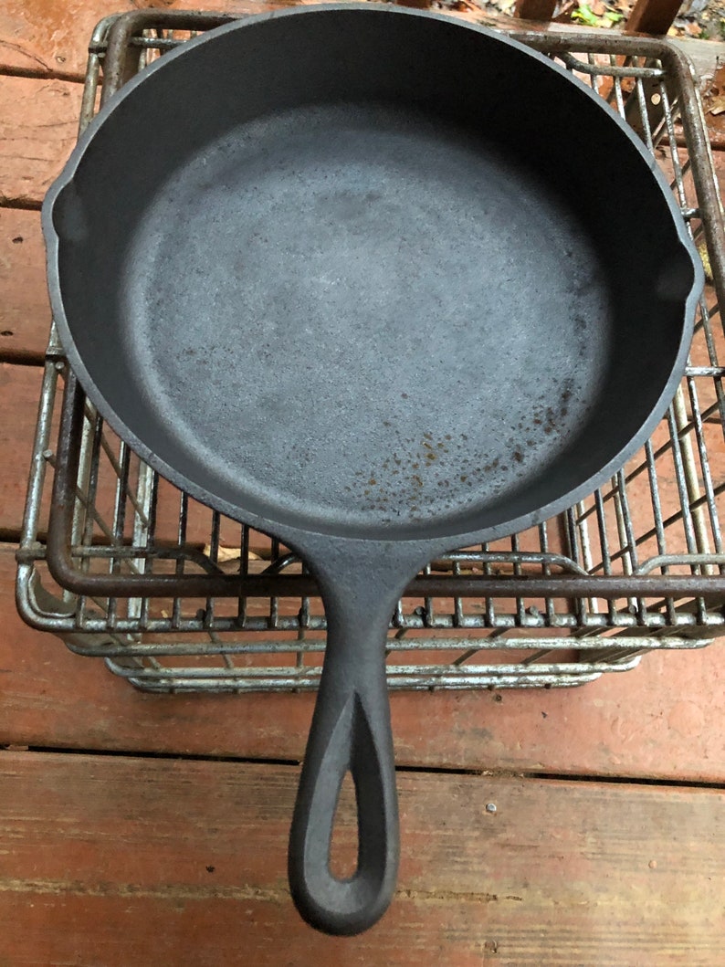 Cracker Barrel Cast Iron Skillet No 8 - Thumbnail 3