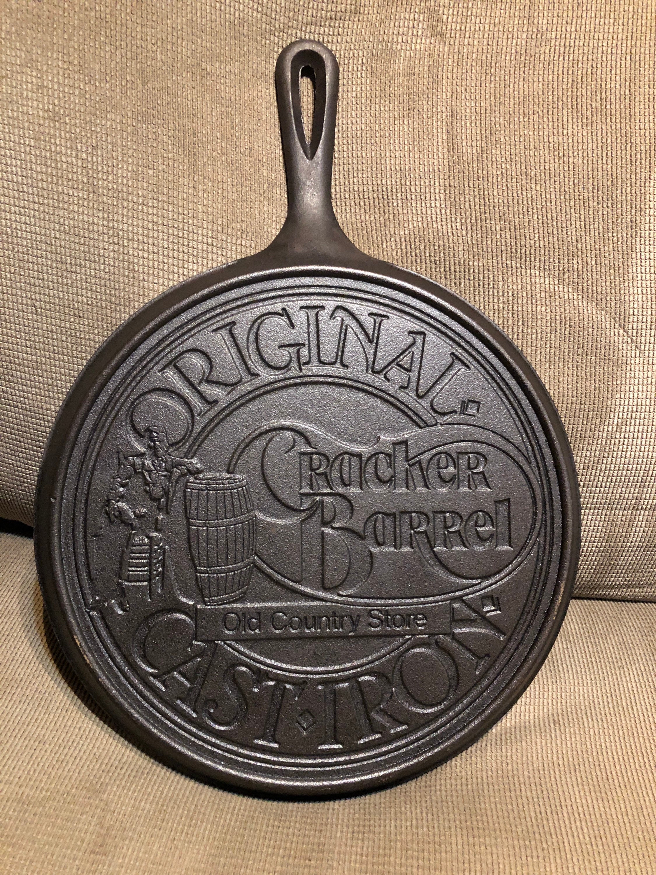 Cracker Barrel Cast Iron Biscuit/ Muffin Pan for 7 Biscuits