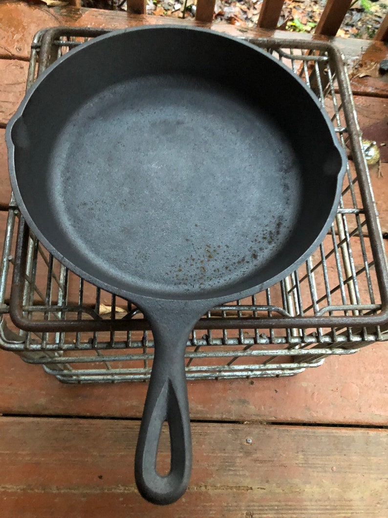 Cracker Barrel Cast Iron Skillet No 8 - Thumbnail 4