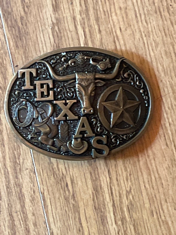 texas roadhouse belt buckle Gem