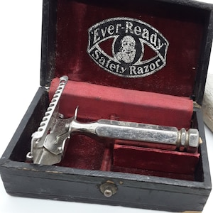 Antique EVEREADY SAFETY RAZOR in original wood box