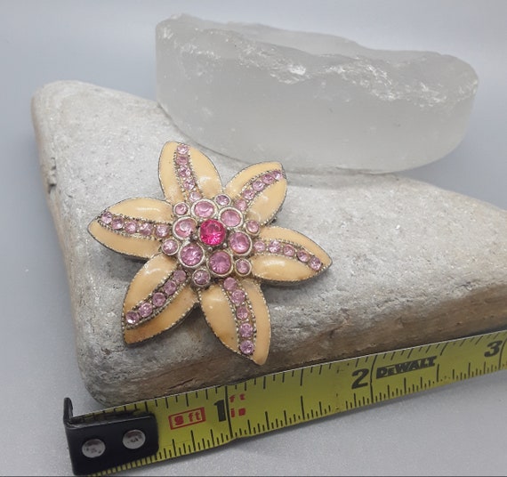 Vintage pink rhinestone & enamel flower brooch - image 3