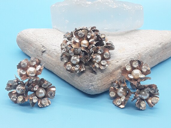 Vintage Rhinestone and Pearl jewelry set - image 2