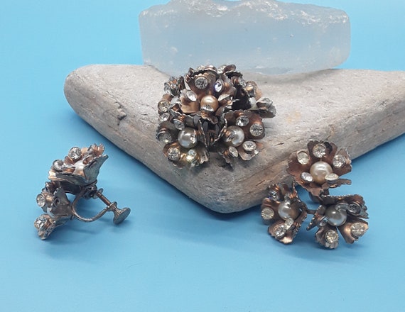 Vintage Rhinestone and Pearl jewelry set - image 4