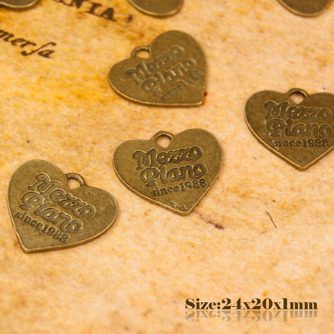 MezzoPiano×SKINNYDIPiPhone15 Amazon.co.jp: Mezzo Piano × SKINNYDIP フォンストラップ