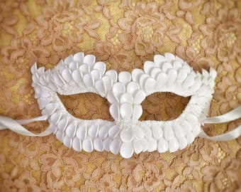 White Masquerade Mask With Dragon Scales - Bridal Venetian Mask - Beaded Masquerade Ball Accessory - Wedding Mask