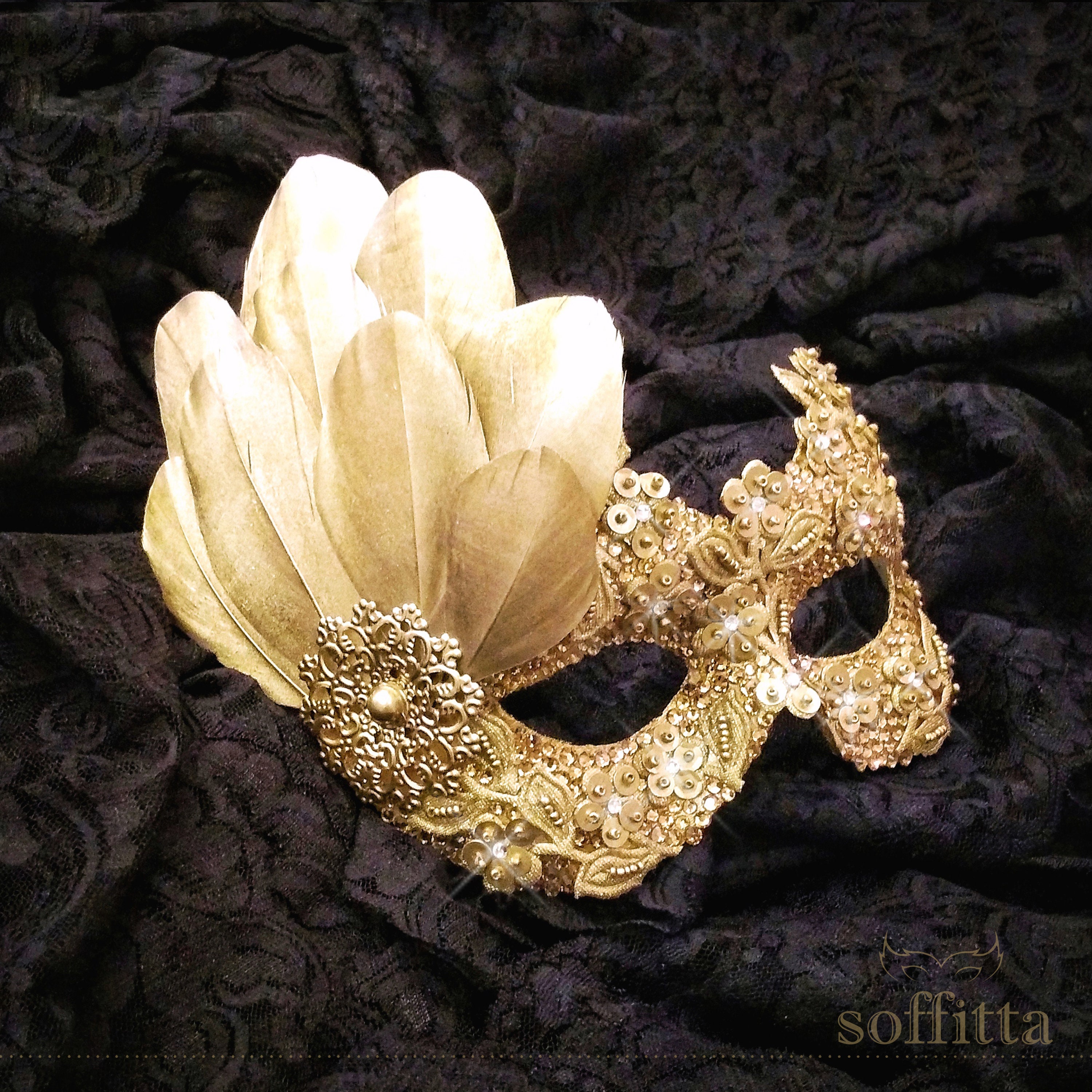 Ejeren Snestorm Elastisk Sequined Gold Masquerade Mask With Rhinestones & Feathers - Etsy Denmark